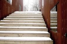 Welcomm city steps in the gap, photo: F. Beigel, Feb 2001